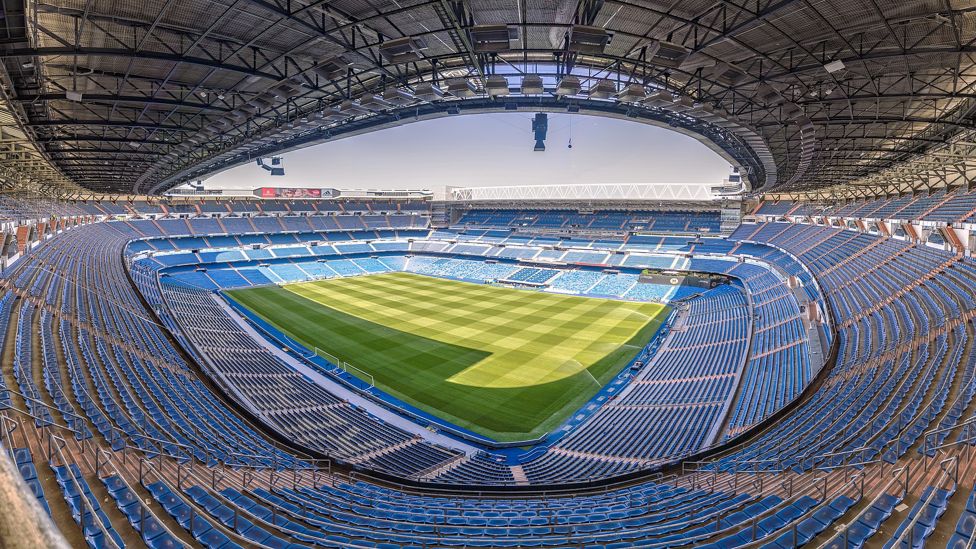 1920px Panoramic santiago bernabeu